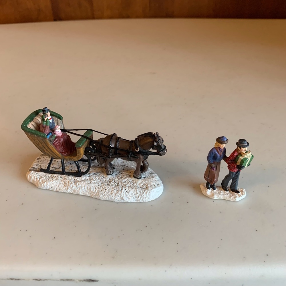 Thomas Kincaid Hawthorne Village Figurines Horse & Sleigh Thomas & Nanette